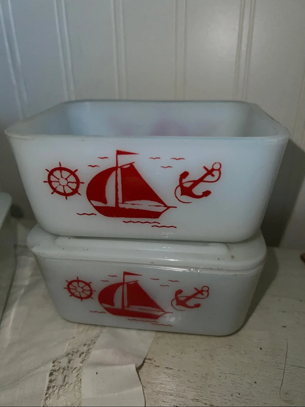 Set Vintage McKee milk glass red ship casserole & small refrigerator dishes